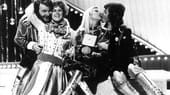 Die Befürchtungen, eine Grand-Prix-Eintagsfliege zu sein, erwiesen sich als unbegründet. Nach einem etwas holprigen Start ins internationale Musikgeschäft legte ABBA mit Songs wie "SOS" und "Mamma Mia", "Fernando" oder "Dancing Queen" Mitte der 70er Jahre eine Weltkarriere hin.