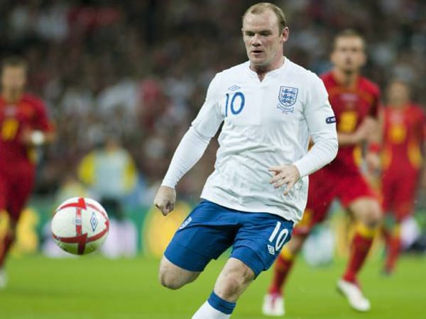 Sturm: Wayne Rooney, England (Verein: Manchester United) – sein Marktwert wird auf 65 Millionen Euro beziffert.