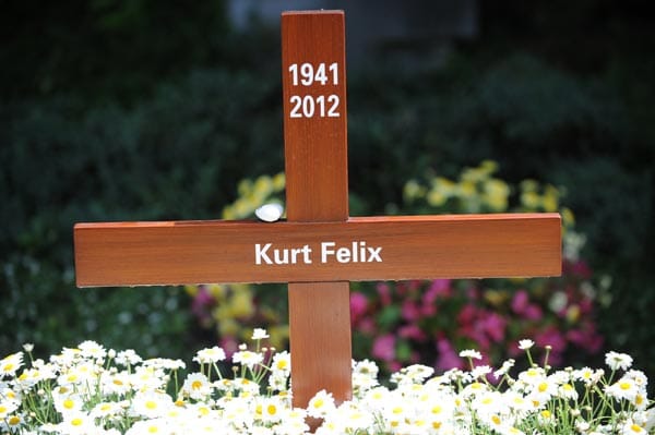 Kurt Felix war am 16. Mai nach einer langjährigen Krebserkrankung verstorben und wurde bereits am 19. Mai im engsten Familienkreis beigesetzt. Nun hatten Fans, Freunde und Angehörige noch einmal die Gelegenheit, in einem öffentlichen Gottesdienst von dem beliebten TV-Moderator Abschied zu nehmen.