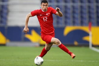 Der türkische Nationalspieler Burak Yilmaz geht derzeit auf Vereinsebene für Trabzonspor auf Torejagd.