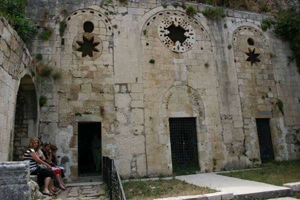 Antakya ist eine wichtige Pilgerstätte für Christen. Denn hier entstand einst die erste christliche Gemeinde in einer Höhle am Stadtberg, wo der Apostel Petrus gepredigt haben soll.
