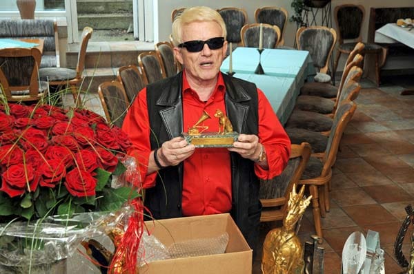 Heino packt in seinem Kultcafé am Rauthaus die letzten Dinge zusammen. Heino packt in seinem Kultcafé am Rauthaus die letzten Dinge zusammen.