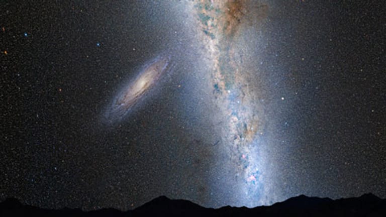 In zwei Milliarden Jahren ist die runde Andromeda-Galaxie deutlich näher und größer