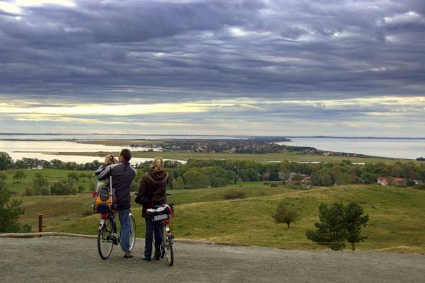 Benzingeruch gibt es auf Hiddensee nicht - die kleine Ostseeinsel ist autofrei und schon deshalb familien- und radfahrerfreundlich.