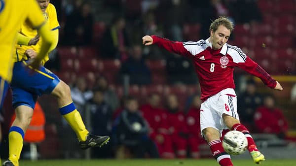 Christian Eriksen, Dänemark: Der Mittelfeldspieler von Ajax Amsterdam gilt als größtes Talent Dänemarks und als der "neue Michael Laudrup". Mit sieben Toren und 19 Vorlagen hat der 19-jährige Mittelfeldspieler großen Anteil am Meistertitel der Amsterdamer. "An guten Tagen kann er den Unterschied ausmachen", sagt sein Nationaltrainer Morten Olsen über Eriksen.