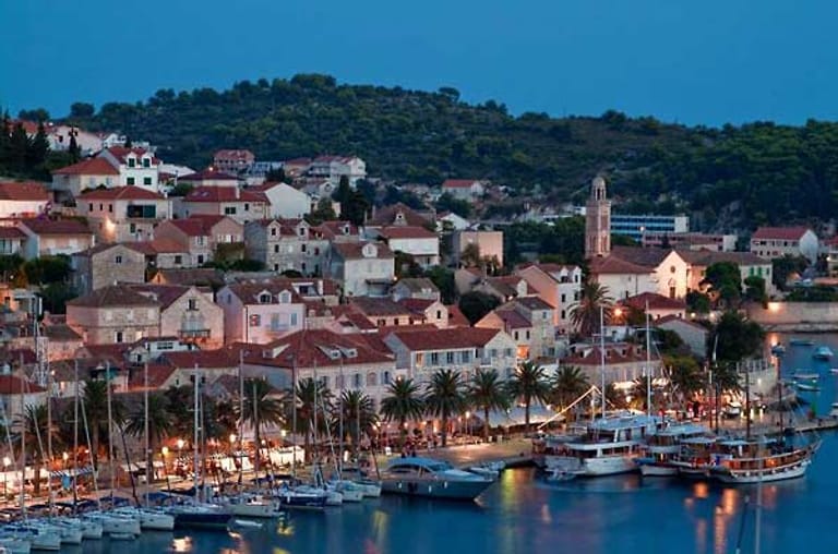 Der Reiseführer Lonely Planet empfiehlt die Insel Hvar als "coolsten Ort in Kroatien". Wer Unterhaltung sucht, der ist auf der dalmatinischen Insel vor Split richtig - dort pulsiert das Nachtleben.