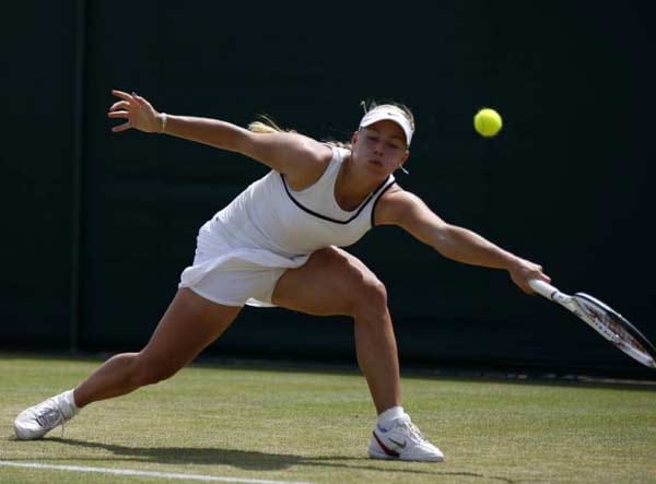 2010 unterlag sie bei den Australian Open in der dritten Runde Swetlana Kusnezowa, verlor das WTA-Finale in Bogota gegen Duque Marino und musste sich in der dritten Runde des Rasenturniers von Birmingham der späteren Siegerin Li Na geschlagen geben. In Wimbledon kam das Aus in der dritten Runde gegen Jarmila Groth.
