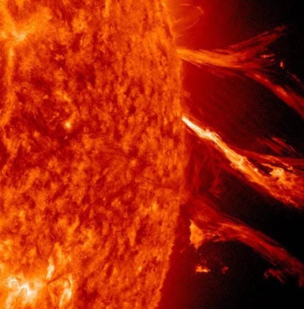 Sonnensturm: Die Fackeln geladener Teilchen können erhebliche Schäden auf der Erde anrichten.