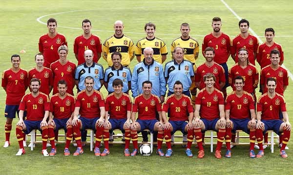 Spanien: Der Weltmeister wird "La Seleccion", die Auswahl, genannt. Oder aber auch gefährlicher und angriffslustiger: "La Furia Roja", die Rote Furie.