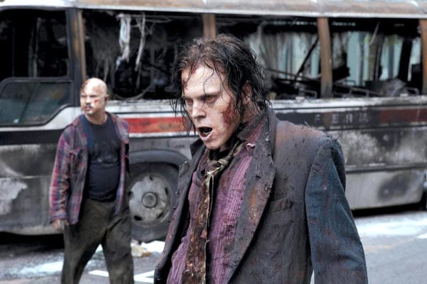 Auch bei "The Walking Dead" (RTL2) ist mit nur einem Toten pro Folge im Schnitt die Anzahl der menschlichen Opfer sehr gering. Zusätzlich zählt man aber 16 Zombies, die während der 45 Minuten einer Episode weggeschnetzelt werden.