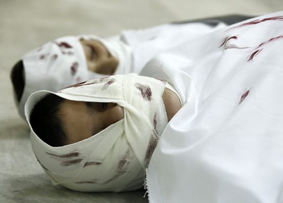 Auch zahlreiche Kinder sind unter den Toten. Für die grausame Tat sei die regimetreue Schabiha-Miliz verantwortlich, heißt es.