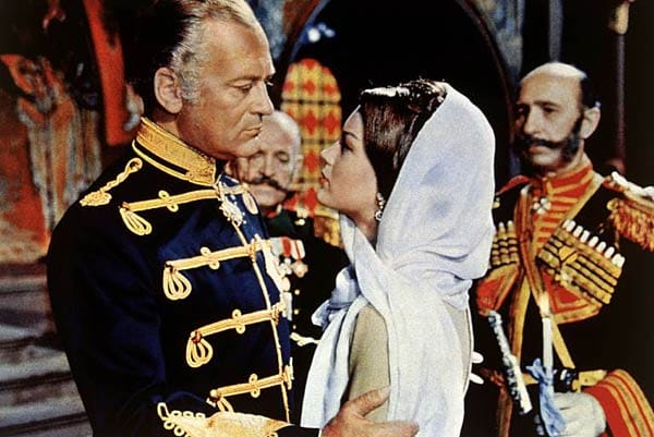 Curd Jürgens als Zar Alexander II. und Romy Schneider als Katja Dolgoruki in dem französischen Film "Katja, die ungekrönte Kaiserin" von 1959.