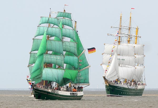 Die Alexander von Humboldt (li.) wird auf der Kieler Woche 2012 nicht mehr in See stechen. Dafür feiert die Alexander von Humboldt II ihre Windjammerparaden-Premiere. Die 65 Meter lange Dreimastbark ersetzt die über hundert Jahre alte Alexander von Humboldt.
