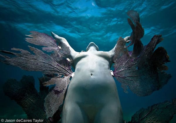Ein Engel unter Wasser