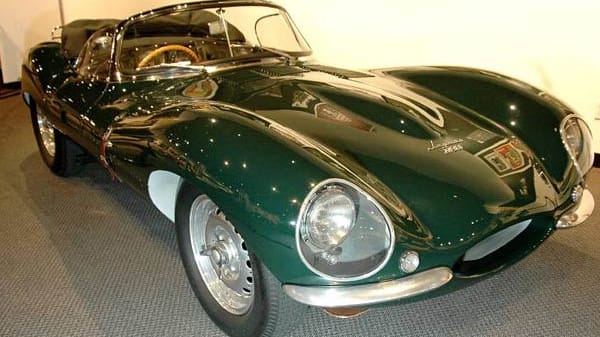 Der Jaguar XK-SS war die straßentaugliche Variante des D-Type-Rennwagens. Ein prominenter XK-SS-Besitzer war Hollywood-Schauspieler und Autofanatiker Steve McQueen.