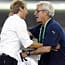 Die Trainer: Jürgen Klinsmann gratuliert seinem Gegenüber Marcello Lippi nach dem Spiel als fairer Verlierer.