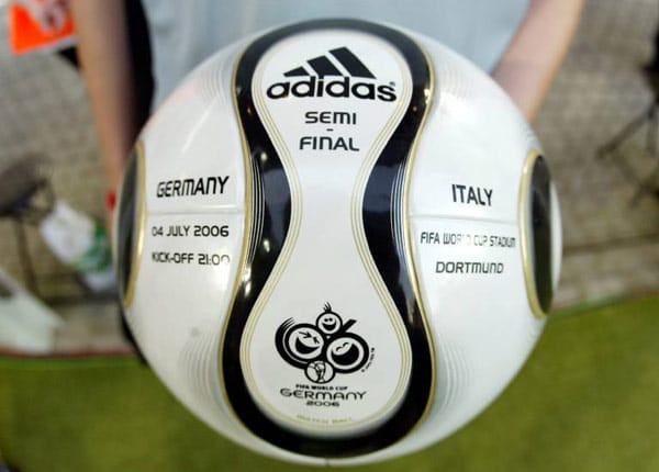 04. Juli 2006, 21.00 Uhr: Gastgeber Deutschland trifft im Halbfinale der WM 2006 auf Italien.