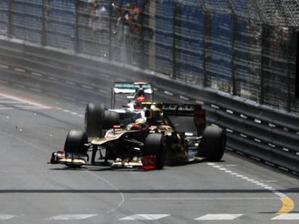 In Monaco fährt Schumi die beste Zeit im Qualifying. Doch wegen des Unfalls in Barcelona wird er in der Startaufstellung fünf Plätze zurückgesetzt. In Runde eins kollidiert er mit Grosjean, kann aber weiterfahren - doch nicht lange. Die Benzinzufuhr streikt, Schumacher ist raus.