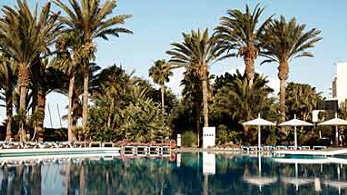 Die Palmen am Pool des Robinson Club Jandia Playa bei Morro Jable auf Fuerteventura - vor dem Unglück