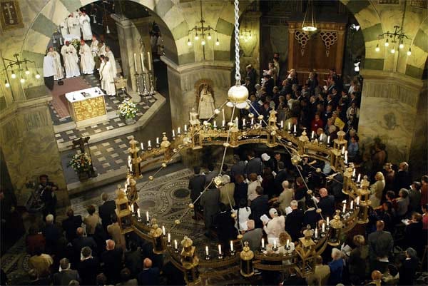 Das Zentrum der Kirche ist das Oktogon. Dank digitaler Vermessung des Doms wurden nun die exakten Rechnungen möglich. Das Zentrum der Kirche ist das Oktogon. Dank digitaler Vermessung des Doms wurden nun die exakten Rechnungen möglich.