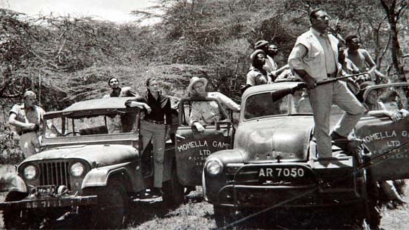 Vor fast genau 50 Jahren wurde der oscargekrönte Hollywood-Streifen "Hatari!" in Tansania gedreht. Als professionelle Tierfänger holperten die Darsteller mit klapprigen Jeeps durch die Serengeti und den Ngorongoro-Krater, um Nashörner, Giraffen und anderes Großwild für die Zoos in aller Welt zu fangen.