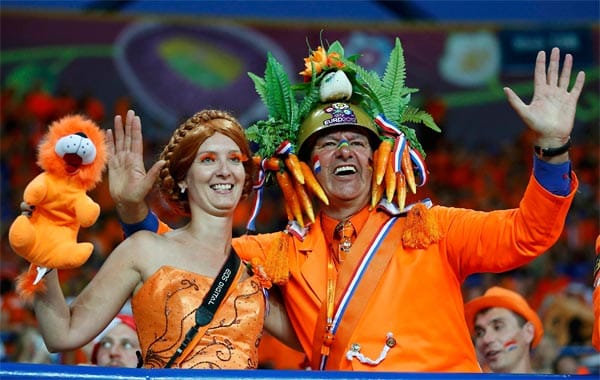 Doch auch die Fans aus Holland sind - trotz der Auftaktpleite gegen Dänemark - voller Vorfreude auf das Spiel gegen das Nachbarland.