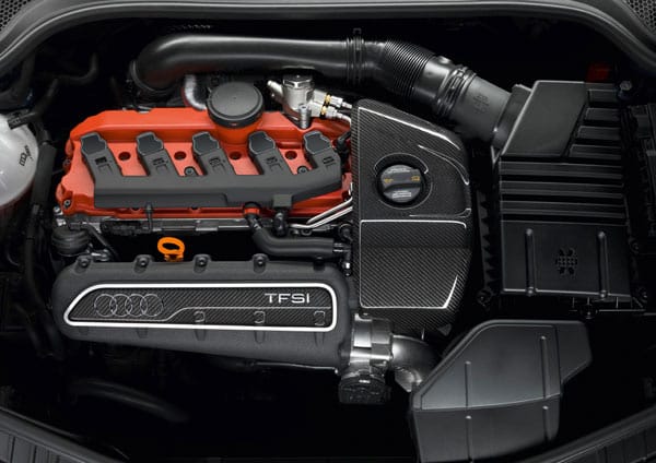 Der Audi-Fünfzylinder mit 2,5 Litern Hubraum gewinnt in der Rubrik zwei bis zweieinhalb Liter. TT RS und RS3 Sportback werden von ihm befeuert.
