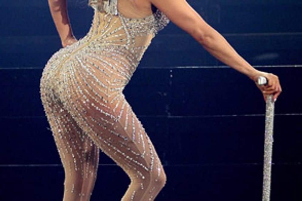 Mamma mia! Beim Auftakt ihrer "Dance Again World"-Tour setzte Jennifer Lopez (42) ihre Rundungen in einem hautengen Glitzer-Outfit in Szene.