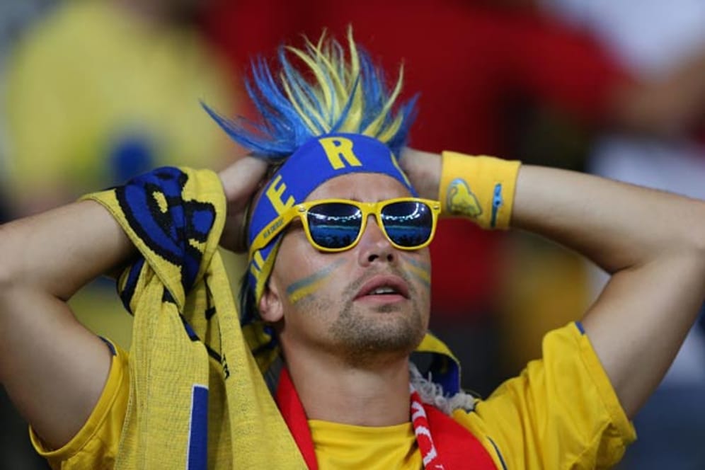 Ein schwedischer Fan blickt hoffnungsvoll dem Anpfiff der Partie entgegen.