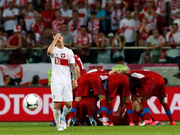 Ludovic Obraniak kann es nach Spielende nicht fassen. Polen ist raus aus der Europameisterschaft. Die Freude bei den Tschechen ist riesengroß. Sie ziehen als Gruppenerster ins Viertelfinale ein.