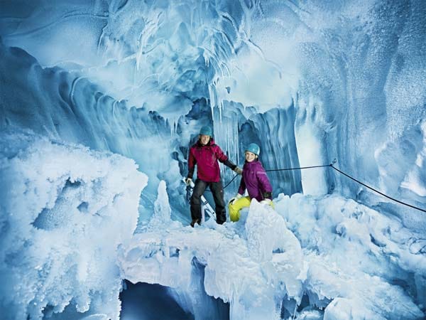 Natur Eis Palast am Hintertuxer Gletscher: 25 Meter unter den präparierten Skipisten.