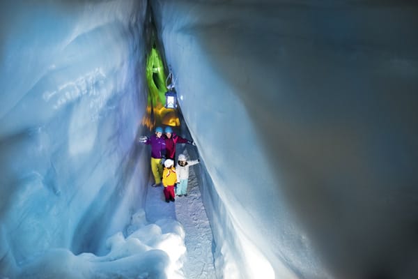Natur Eis Palast am Hintertuxer Gletscher: begehbare Gletscherspalte.