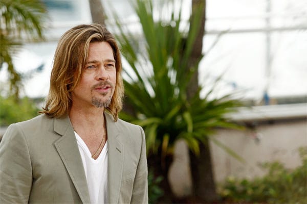 Auch Brad Pitt steht auf den verwegenen Holzfäller-Look. Glücklicherweise hat der Hollywood-Star auch endlich wieder seinen Rasierer gefunden und ist seinem Backenbart und den längeren Koteletten auf den Leib gerückt. Nun trägt er eine etwas lang geratene Version des Admirals-Bart. Angeblich signalisiert Mann damit: "Ich bin Ü30 und immer noch cool."