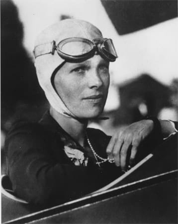 In den USA ist sie eine Legende: Die amerikanische Flugpionierin Amelia Earhart. Sie ist 1937 bei ihrem Weltumrundungsversuch verschollen - seitdem ranken sich allerlei Mythen um ihr Schicksal.