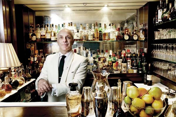 Alessandro Palazzi, der Bar-Manager der Hotels, mixte uns einen ganz besonderen Martini.