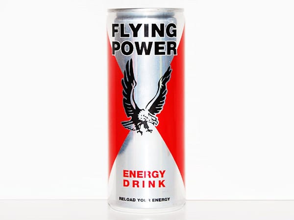 "Flying Power / Aldi Süd" - Preis pro 250 ml: 0,26 Euro; Taurin (g/250 ml): 987 Milligramm; Koffein (g/250 ml): 74 Milligramm; Zucker (g/250 ml): 26 Gramm.