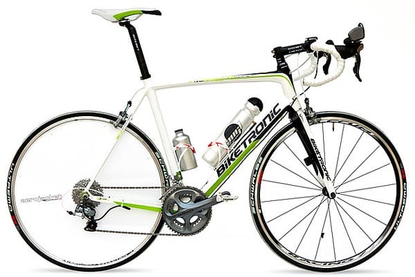 Vergleichsweise leicht ist auch das E-Rennrad "Supreme" mit Carbonrahmen von Biketronic.