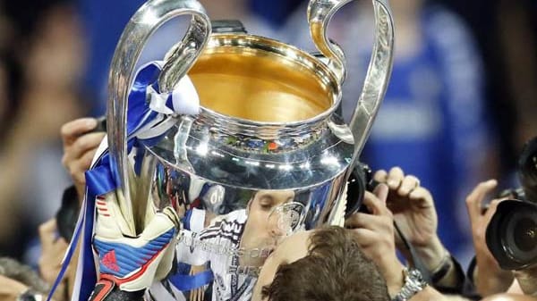 Begehrtes Objekt: Der Siegerpokal der Champions League.