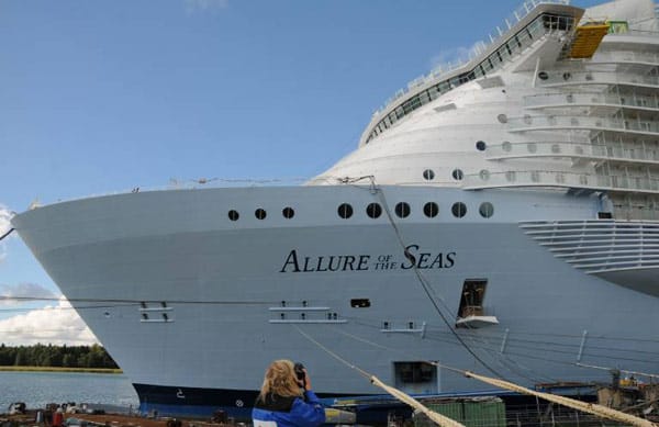 Das Riesenschiff kann von seinem Heimathafen in Fort Lauderdale aus aufgrund seiner Größe nur ganz bestimmte Häfen in der Karibik anlaufen.