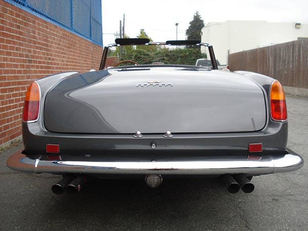 Die Andeutung von Heckflossen verraten einen gewissen Einfluss der amerikanischen Autos aus der Zeit um 1960. Die Andeutung von Heckflossen verraten einen gewissen Einfluss der amerikanischen Autos aus der Zeit um 1960.