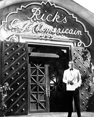 In Rick's Café in Casablanca brachte Humphrey Bogart seine Filmpartnerin Ingrid Bergman 1943 um den Verstand.