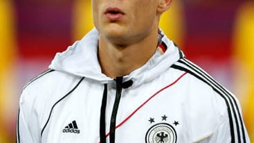 Holger Badstuber fehlte im Champions-League-Finale gelbgesperrt. Dasselbe Schicksal könnte ihn nun im Halbfinale der EM widerfahren. Der Innenverteidiger ist der einzige deutsche Spieler, der aufpassen muss.