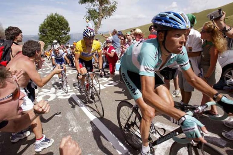 Der Col de Peyresourde ist der letzte legendäre Anstieg der 16. Etappe. Zuvor sind die Profis bereits über den Aubisque, den Tourmalet und den Aspin gefahren. Am folgenden Tag müssen die Fahrer erneut über den Pass fahren. Der Berg gehört zur Kategorie eins. Hier wartete Lance Armstrong 2001 auf Jan Ullrich, nachdem dieser spektakulär einen Abhang hinunter gestürzt war.