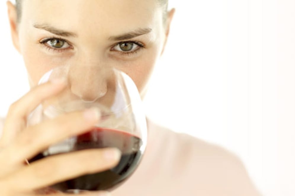 Frauen leiden häufiger an einer Weinunverträglichkeit.