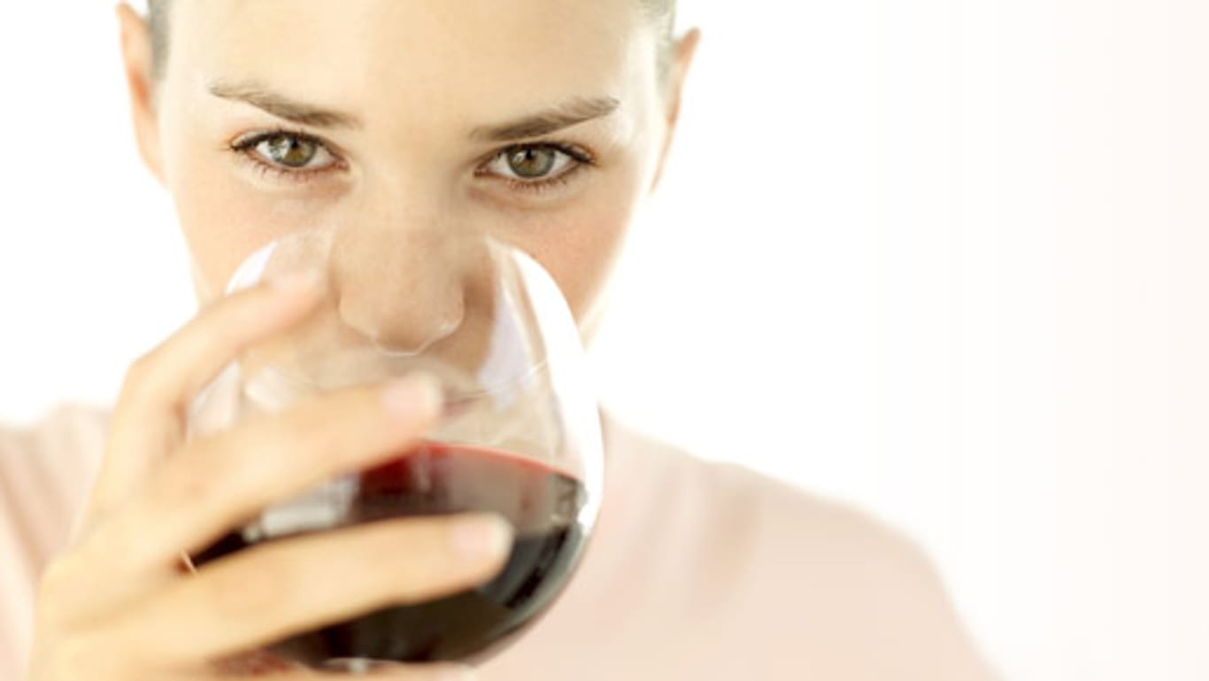 Frauen leiden häufiger an einer Weinunverträglichkeit.