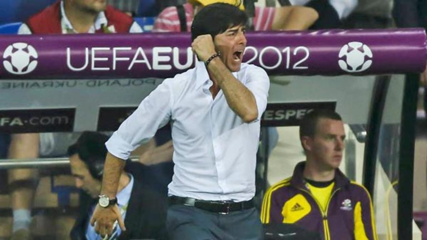 Joachim Löw jubelt über den Erfolg seiner Mannschaft bei der EM 2012.