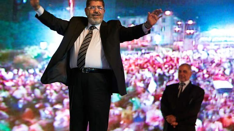 Neuer ägyptischer Präsident Mohammed Mursi: Lässt das Militär ihn gewähren?