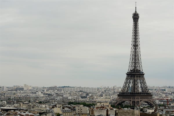 Der Eiffelturm ist das Wahrzeichen der französischen Hauptstadt Paris