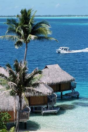 Wer allerdings eine Wasservilla mietet, ist mitten in dem Element, das Bora Bora ausmacht.