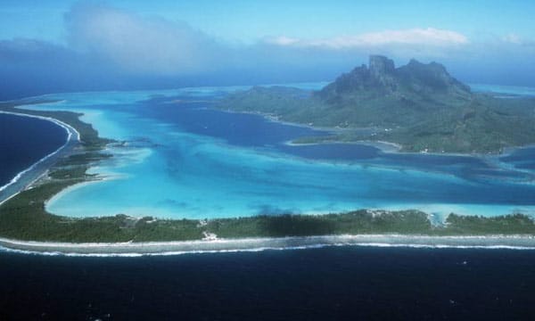 Aus der Luft wird die Schönheit des Atolls besonders gut sichtbar.